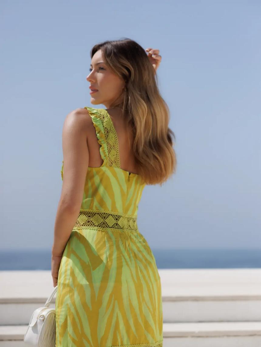 Vestido estampado volantes