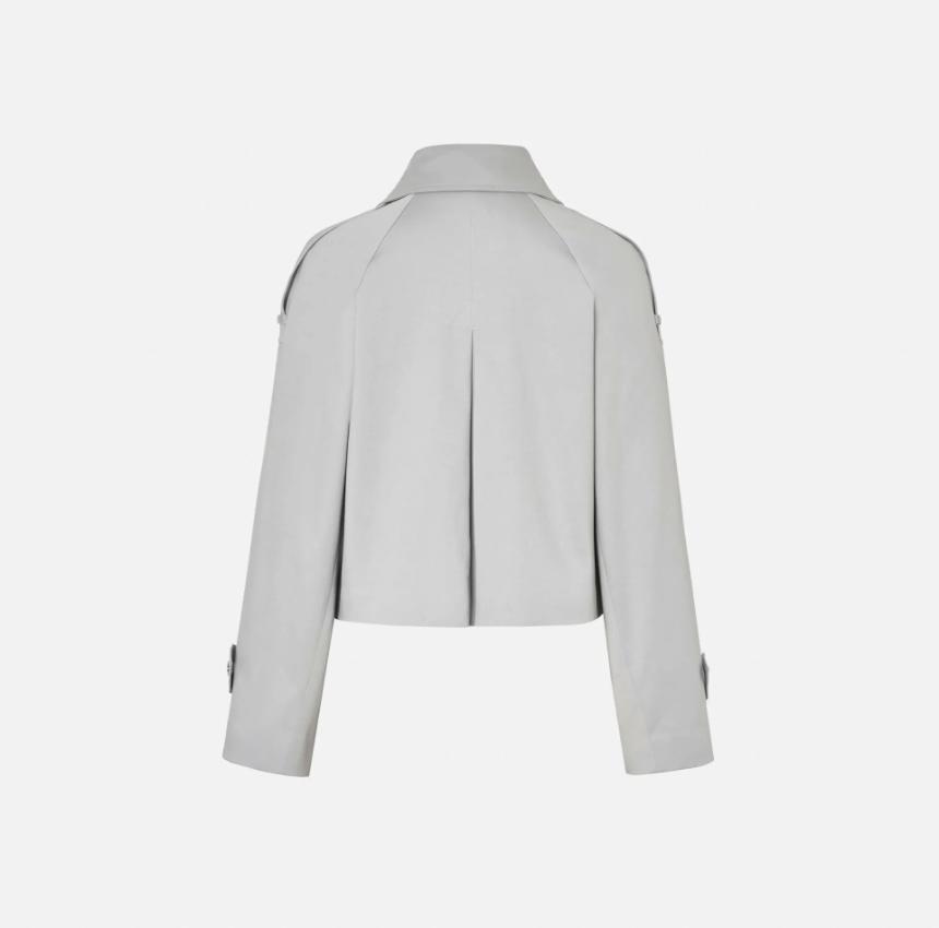 Parka corta con detalle de resorte metálico