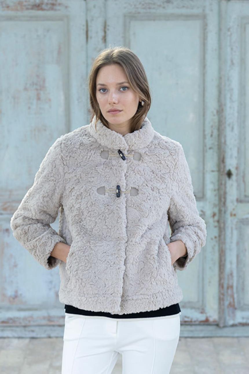 Chaqueta pelo con alamares