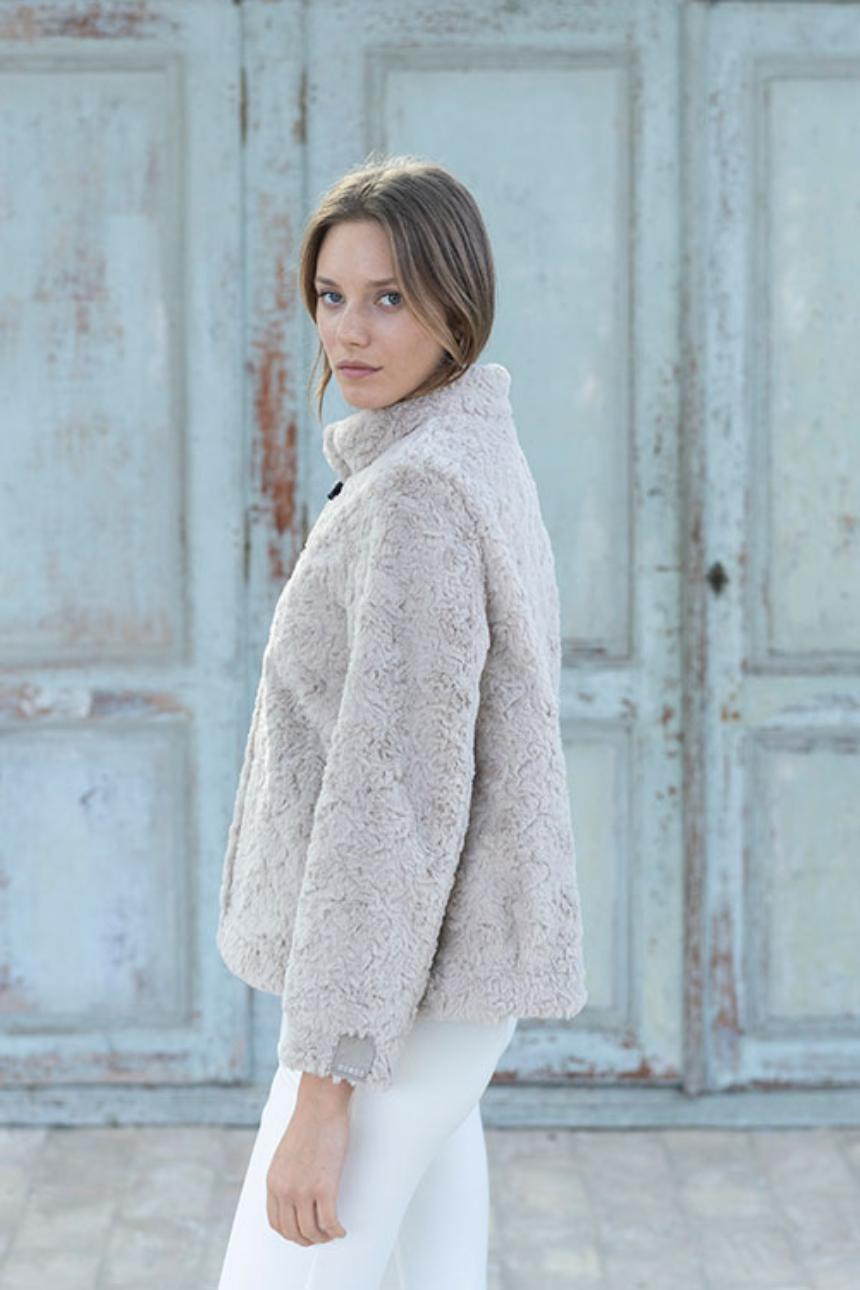 Chaqueta pelo con alamares