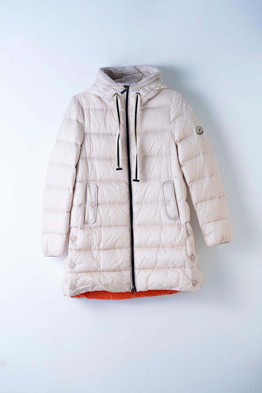Plumífero acolchado beige con capucha