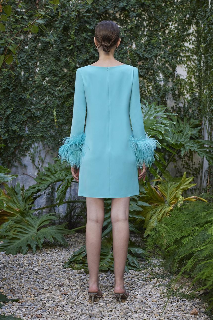Vestido corto plumas