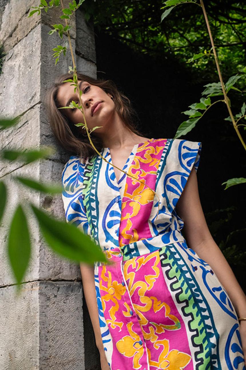 Vestido midi con estampado vibrante
