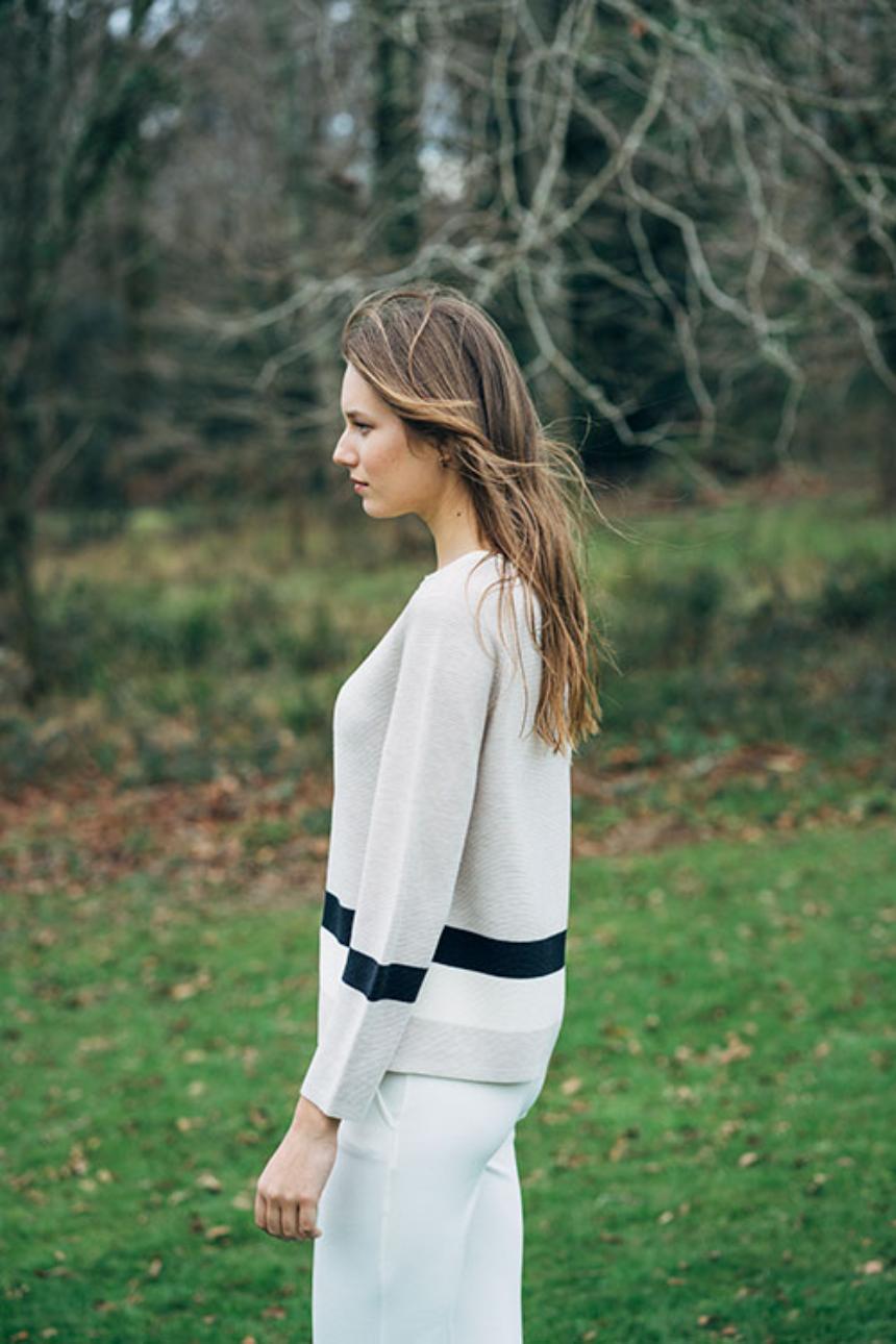 Jersey de punto beige con franjas