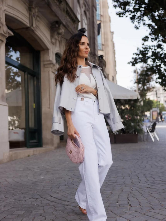 Parka corta con detalle de resorte metálico