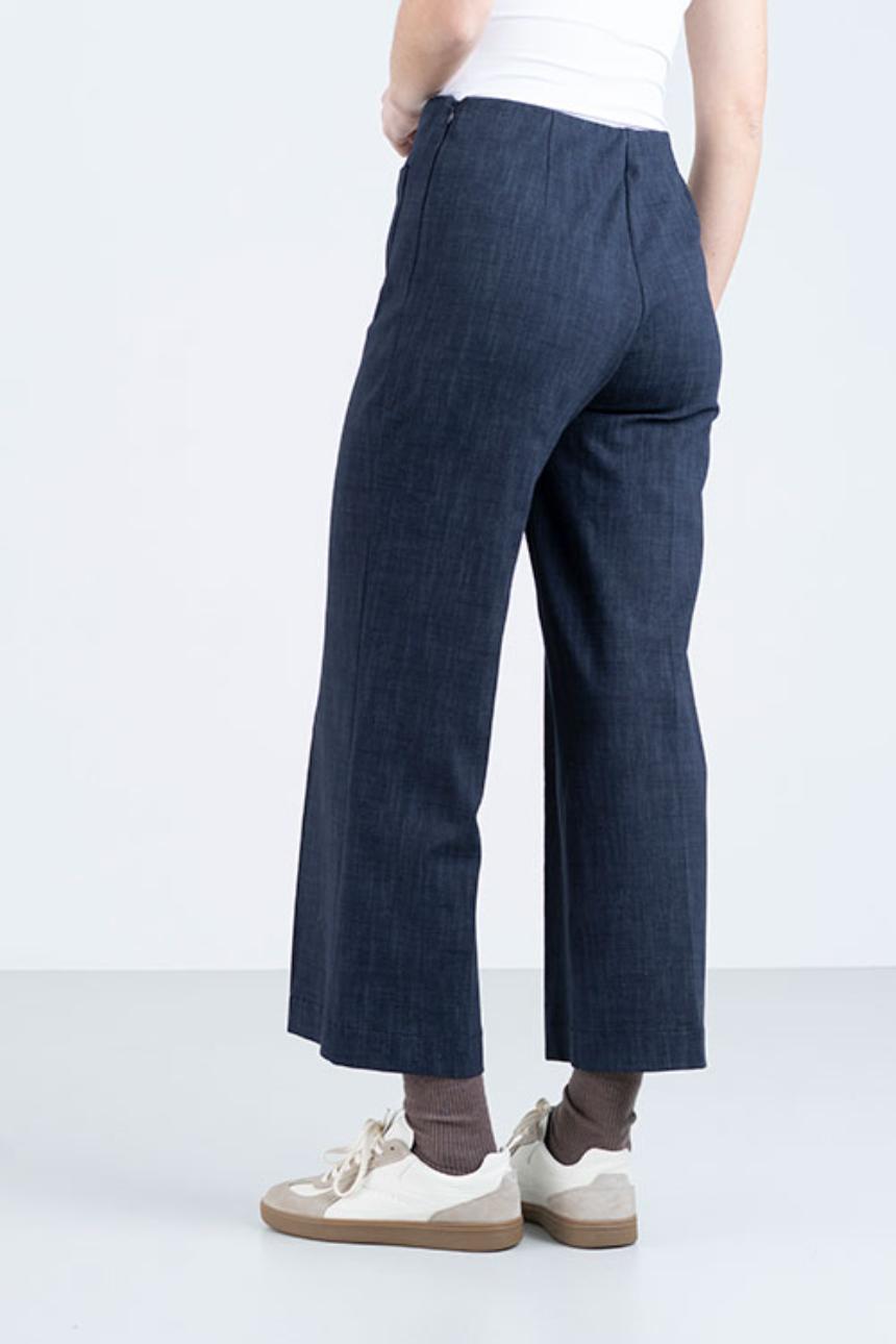 Pantalón cropped denim con bolsillos plastón