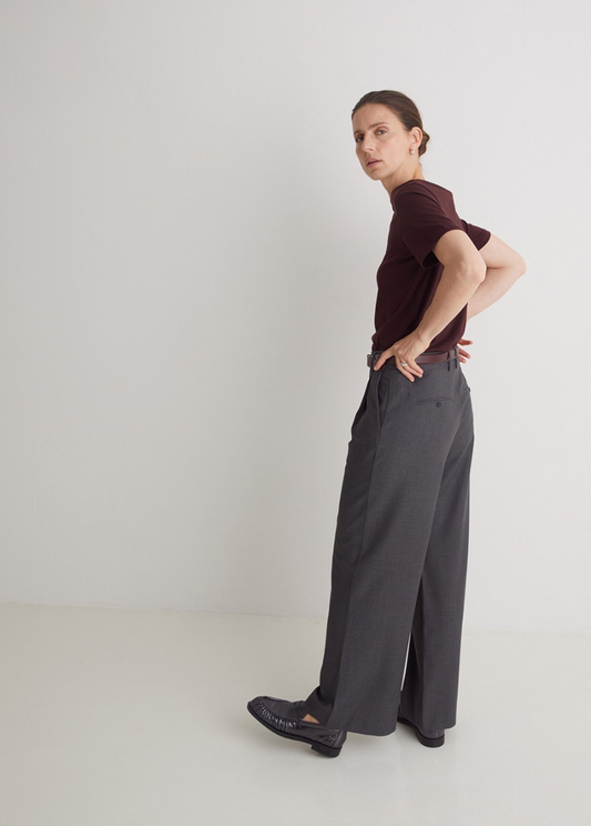 Pantalones traje wide leg pinzas gris