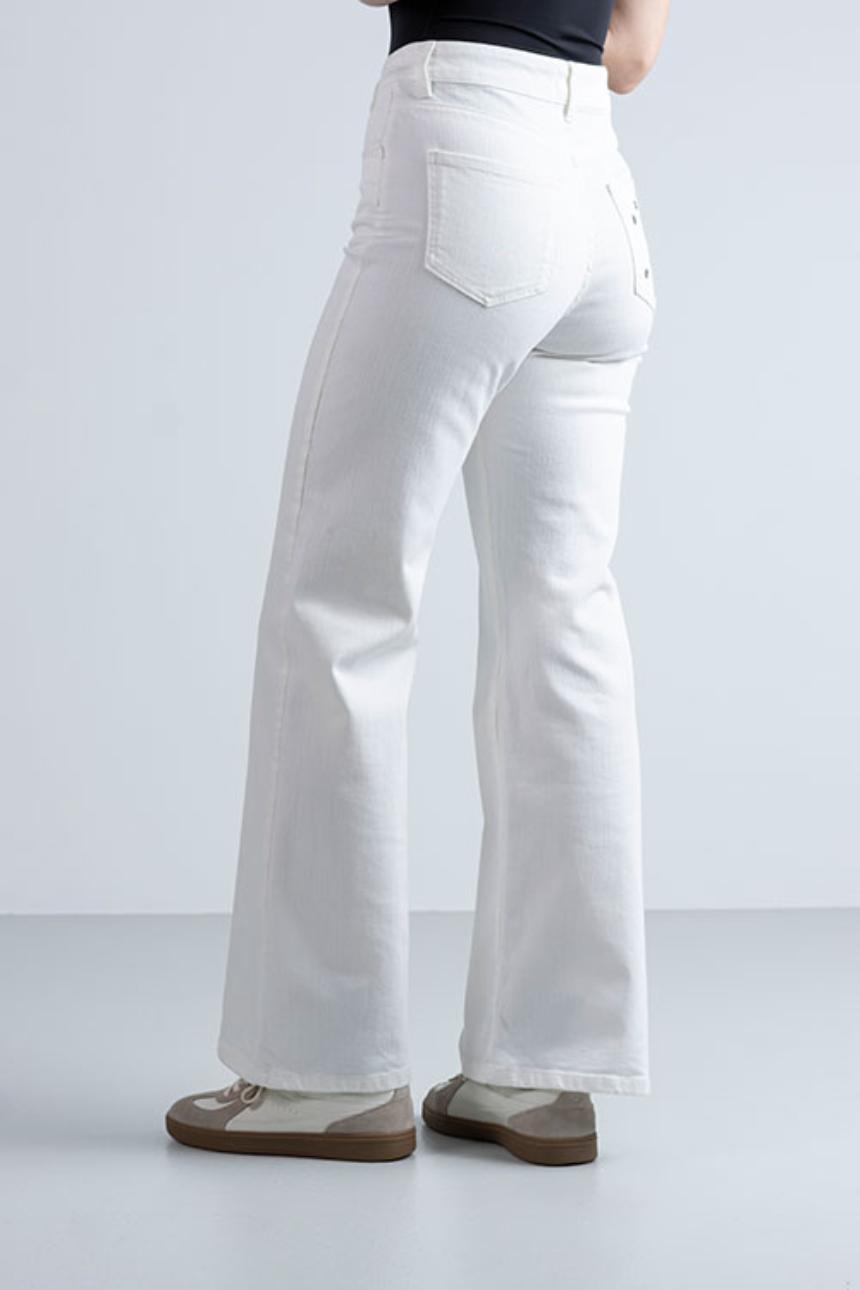 Vaquero blanco ancho