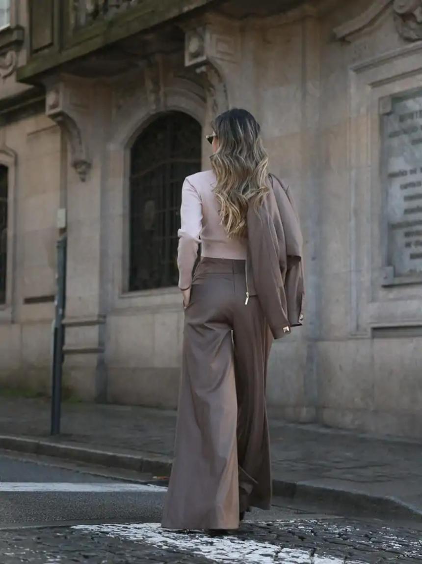 Pantalones lisos de corte ancho
