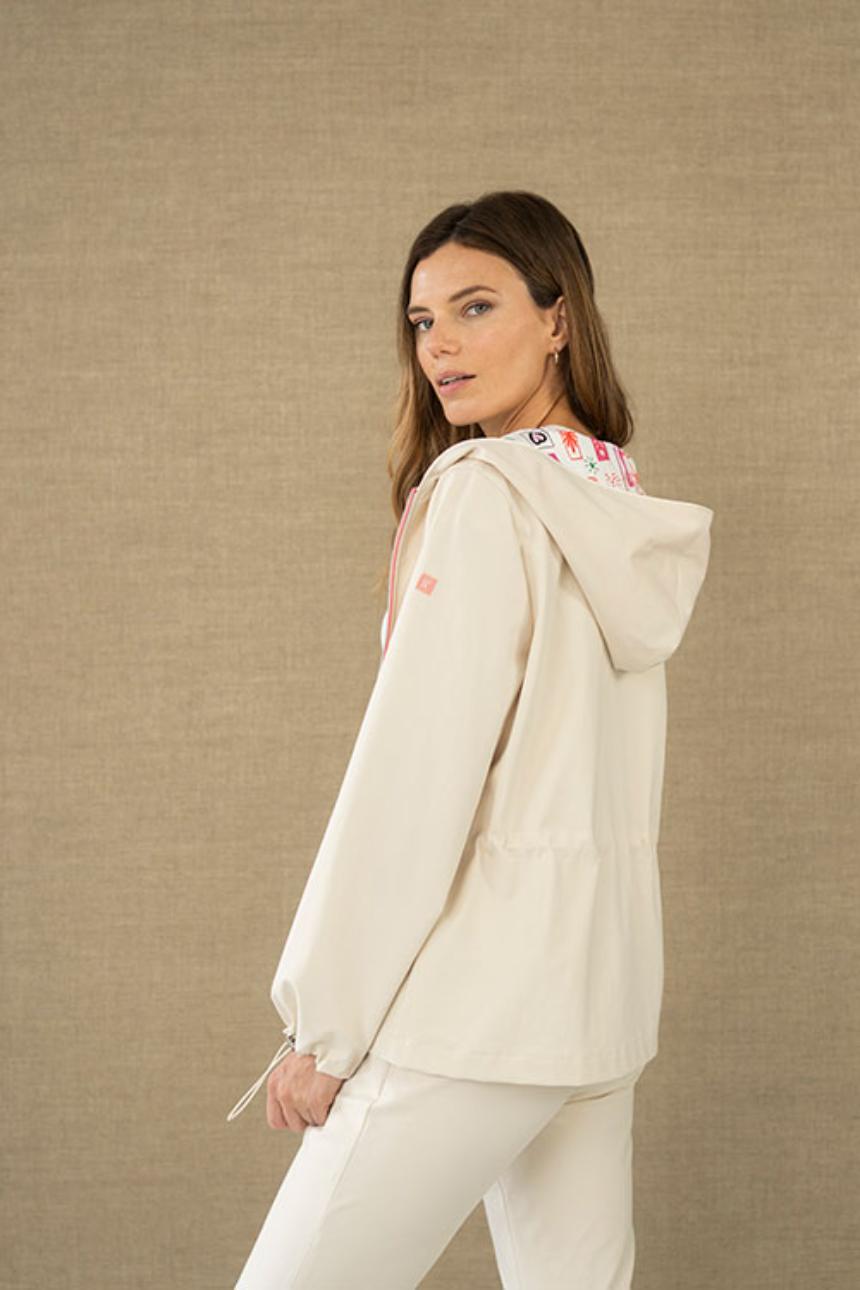 Chaqueta con capucha y cremallera