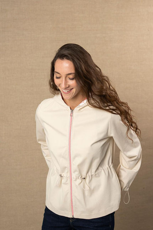 Chaqueta con capucha y cremallera