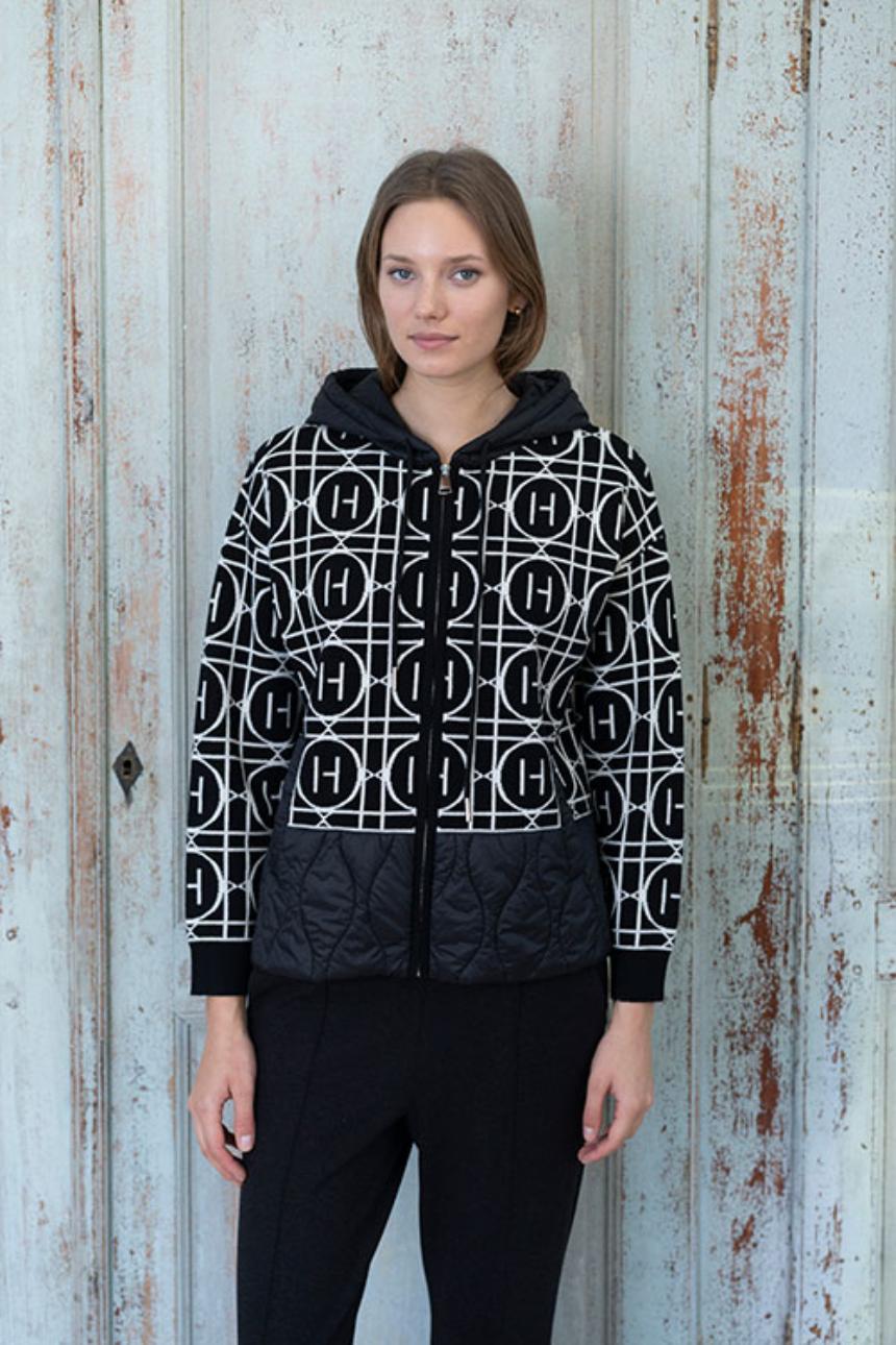 Chaqueta negra con monograma