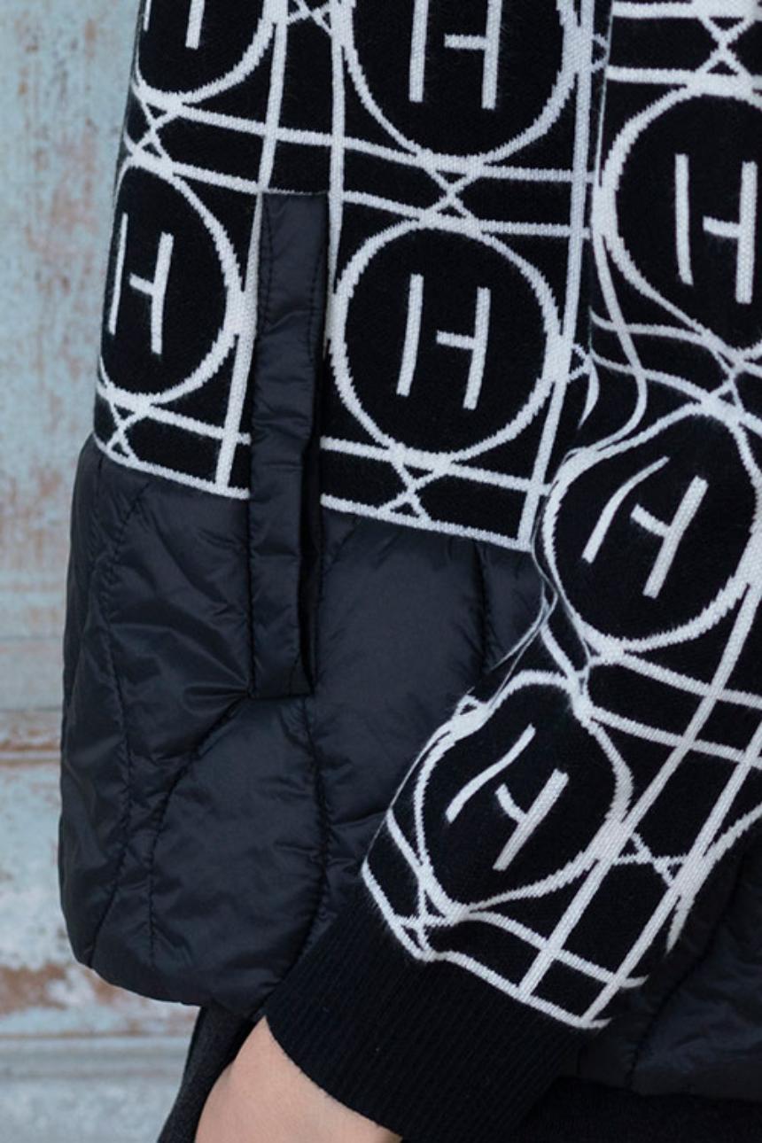 Chaqueta negra con monograma