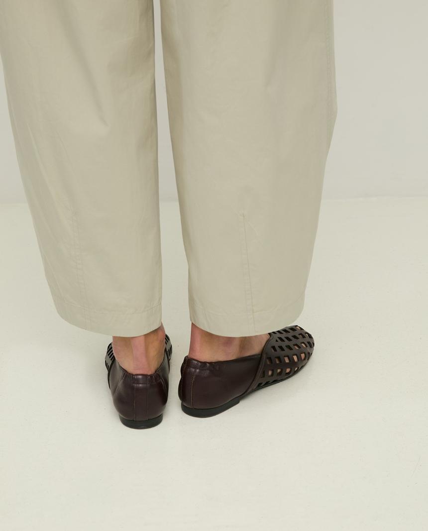 Pantalón con botón en bajo