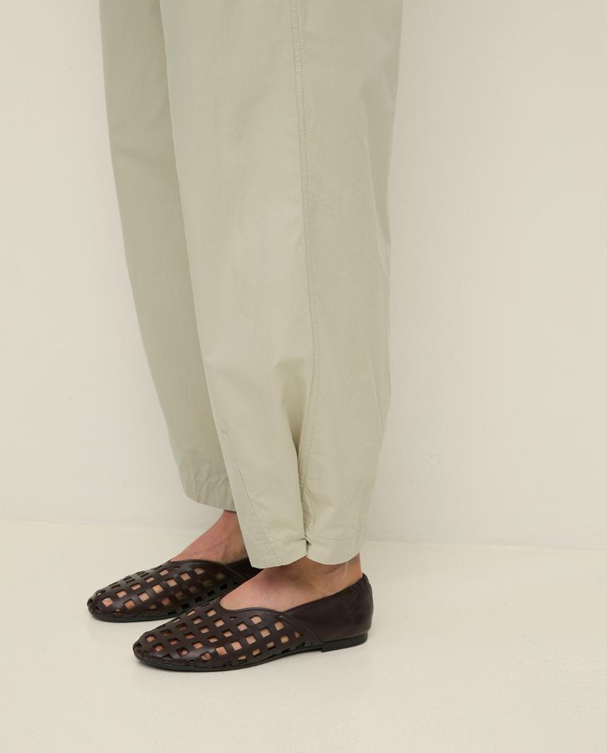 Pantalón con botón en bajo
