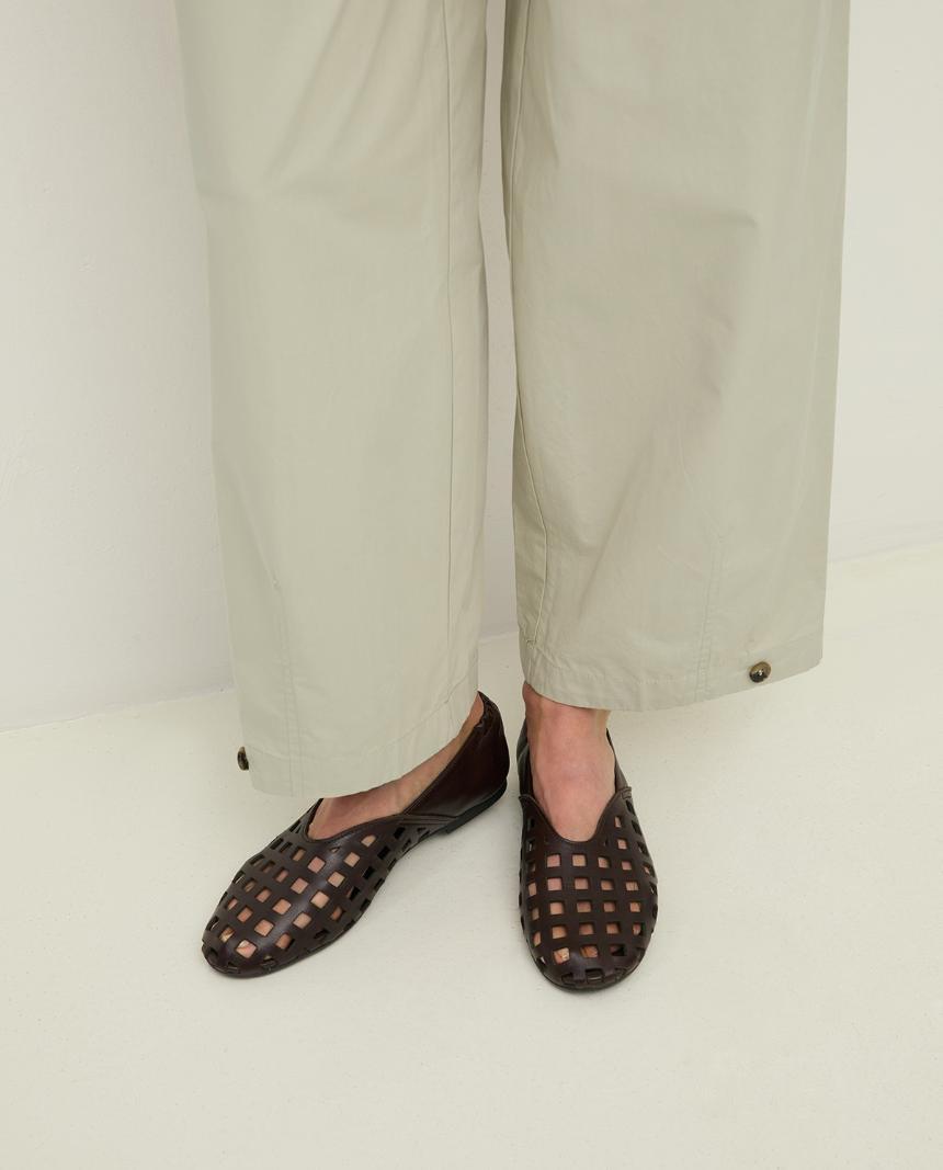 Pantalón con botón en bajo