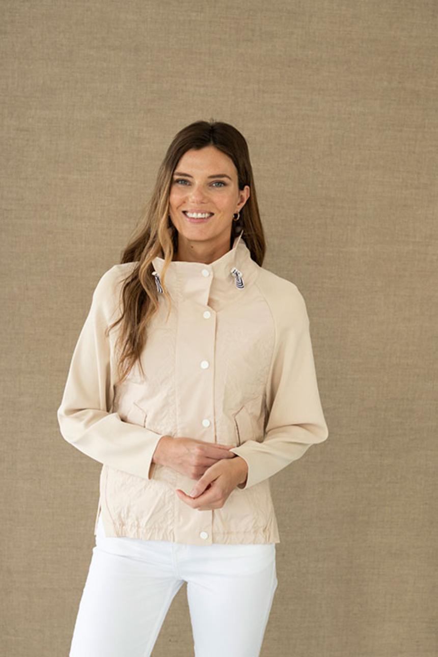 Parka beige corta combinada