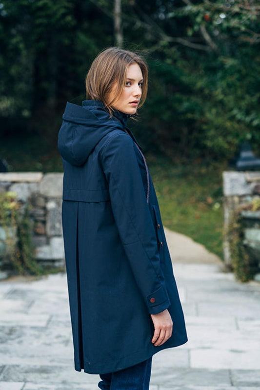 Parka azul marino con capucha