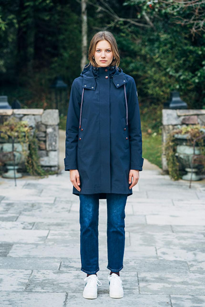 Parka azul marino con capucha