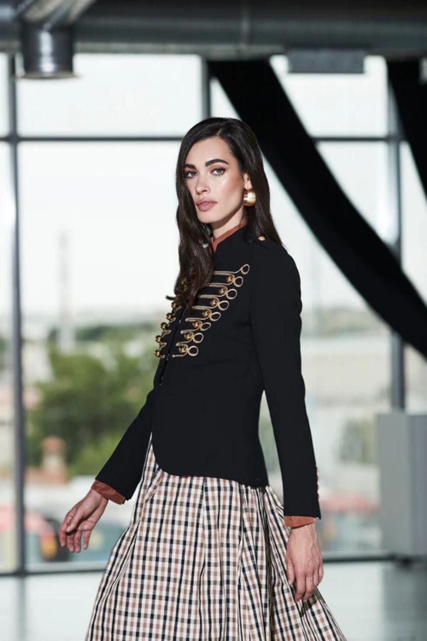 Blazer Bordada Azabache Martina