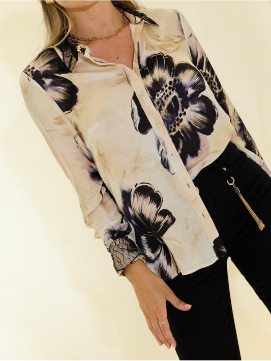 Blusa de seda con estampado floral y encaje