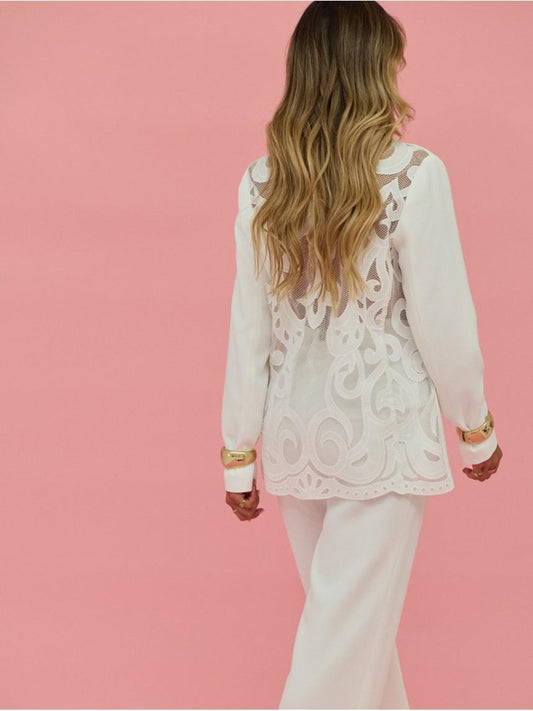 Traje blanco con encaje espalda