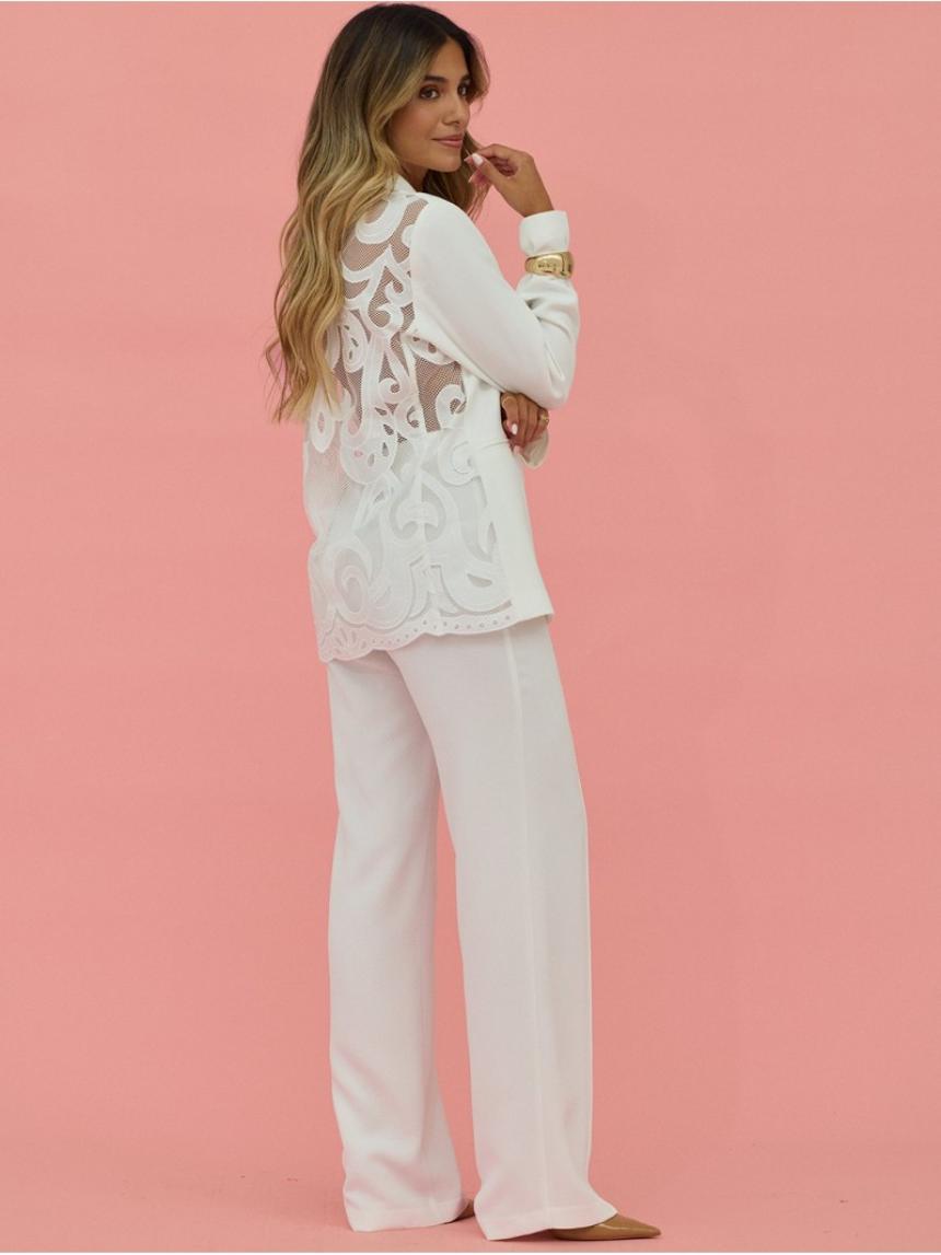 Traje blanco con encaje espalda