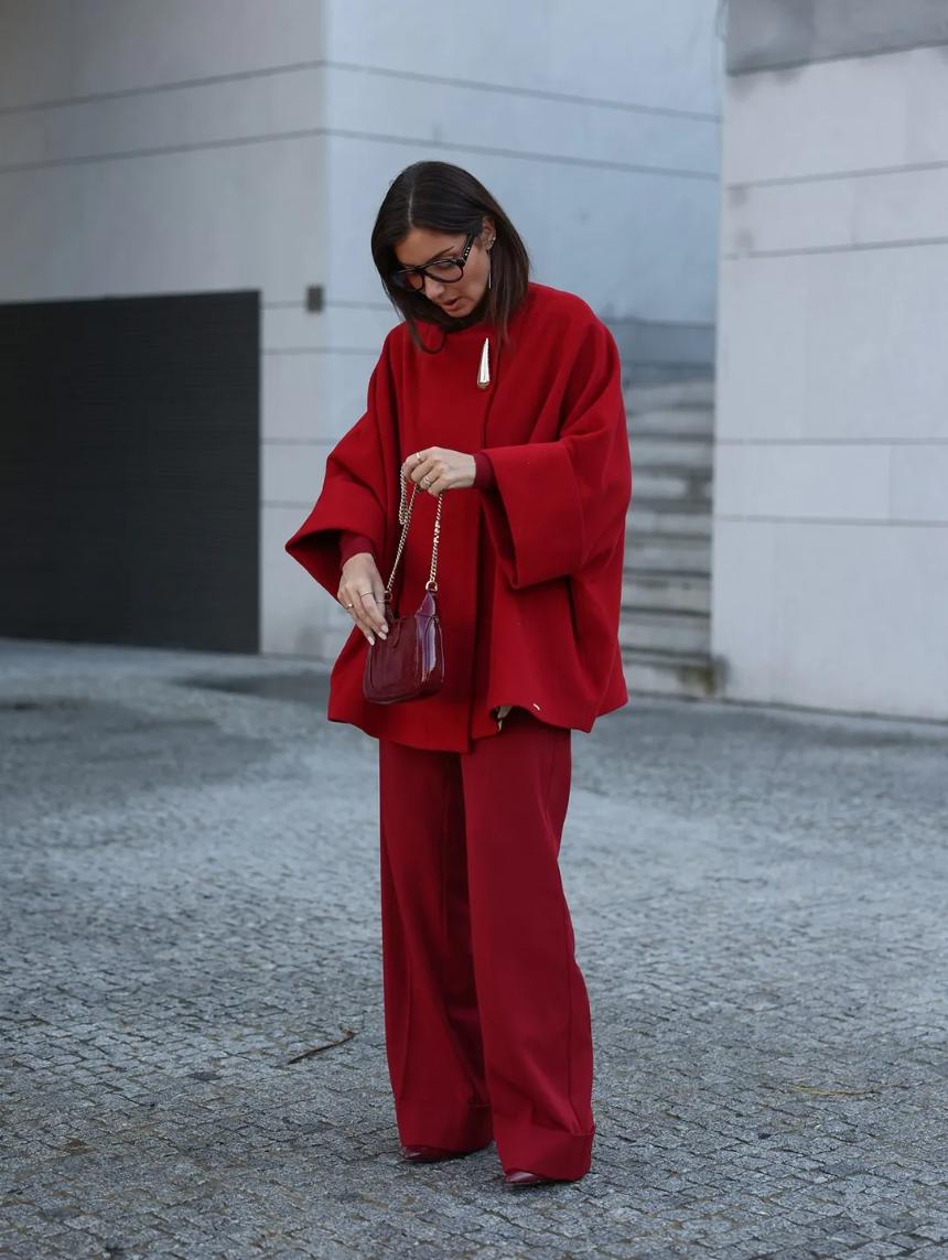 Capa de lana roja