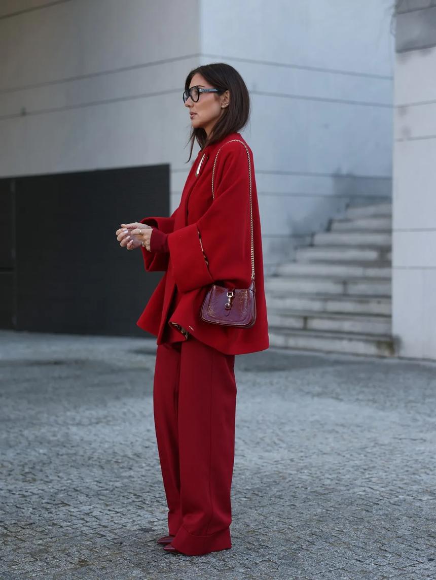 Capa de lana roja