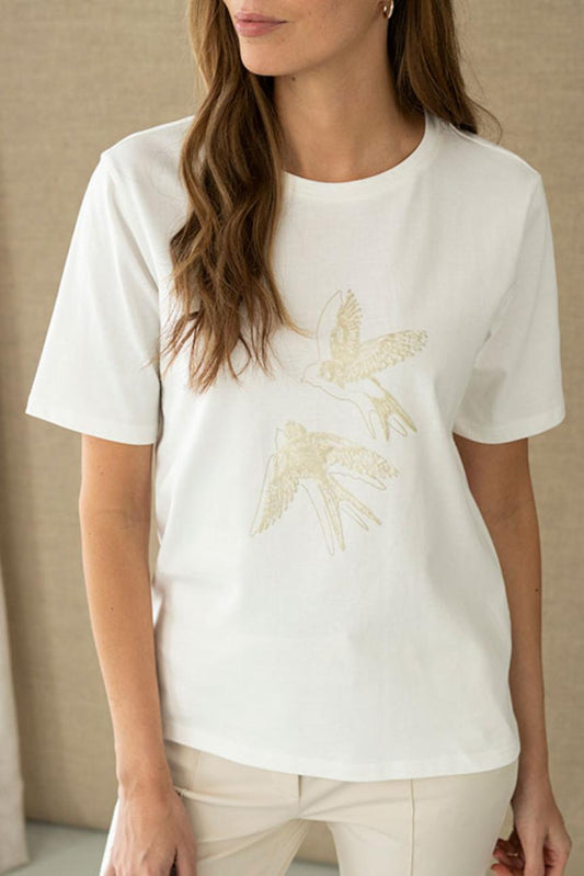Camiseta blanca con golondrinas