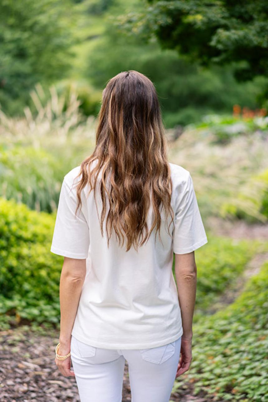 Camiseta blanca con bordado